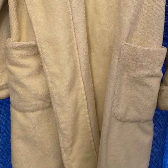 Chaps Women’s Yellow Knee Length
Bathrobe Size S/M
Good Condition - Picture 6 of 9